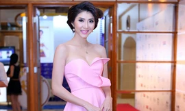 Ngọc Quyên mặc váy hồng cánh sen, tôn da trắng sứ