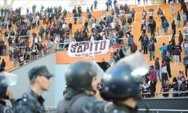 CĐV chết vì xung đột giữa hooligan và cảnh sát