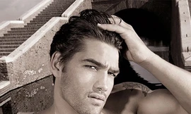 Mỹ nam Ý 'nóng bỏng' trên bộ lịch 2012