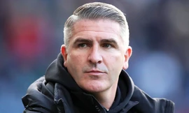 HLV Anh từ chức ngay sau trận khai màn mùa giải mới