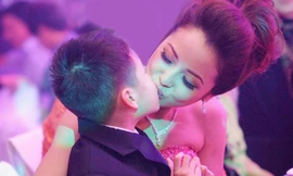 Siêu quậy Bảo Nam hân hoan trong tiệc cưới của Jennifer