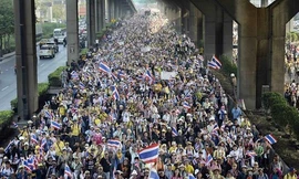 Dân Bangkok được khuyên trữ lương thực trước trận tái đấu