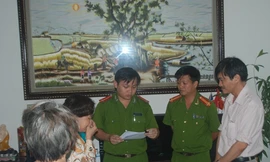 Nguyên trưởng phòng tài chính Trung tâm y tế quận bị bắt