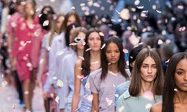 New York cấm người mẫu dưới 18 tuổi diễn ban đêm