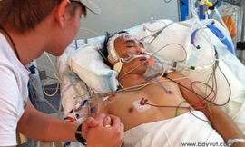 Sinh viên người Việt bị hành hạ dã man hồi phục