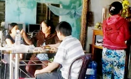 Cách chữa bệnh kỳ quái vẫn dụ được nhiều người nhẹ dạ. Ảnh: Nguyễn Huy