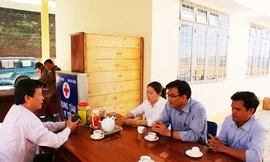 Lãnh đạo Sở Y tế trong một lần về làm việc tại huyện Ia H'Drai