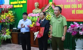 Ông Mai Mạnh Toàn nhận Quyết định bổ nhiệm Cục trưởng Cục QLTT tỉnh Đắk Lắk