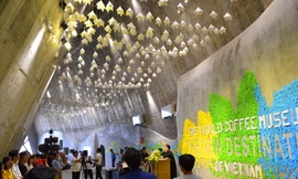 Khai mạc triển lãm nghệ thuật gấp giấy Suối Nguồn 