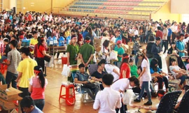 Hiến máu đông vui như trẩy hội ở trường Đại học Tây Nguyên