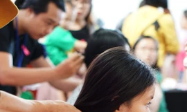 Trẻ em hiến tóc