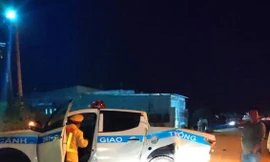 Hiện trường vụ xe tải tông bay xe CSGT