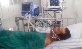 Anh A được chăm sóc tại bệnh viện