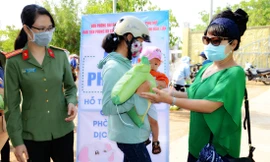 Chương trình tặng 4 tấn gạo cho phụ nữ nghèo vùng biên giới