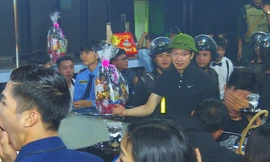 Đại tá Vũ Hồng Văn trực tiếp chỉ đạo lực lượng làm rõ các sai phạm tại quán bar