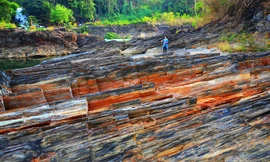 Bãi đá trầm tích lục nguyên kỷ Jura