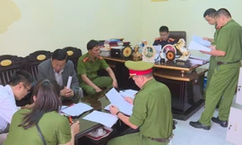 Công an khám xét nơi làm việc của ông Nguyễn Hồng Mạnh