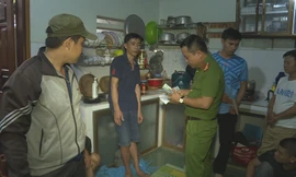 Nhóm đối tượng bị bắt quả tang