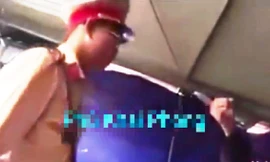 Hình ảnh được cho là vị cán bộ CSGT bị tố đánh người vi phạm (ảnh cắt từ clip)