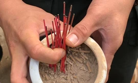 Ma túy được cất giấu trong lư hương