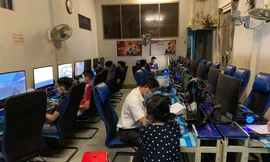 Bên trong tiệm internet Châu Vinh (ở số 163 Nguyễn Lương Bằng)