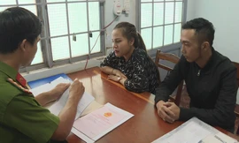 Hạnh và Tấn tại cơ quan điều tra