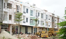 Dãy nhà liền kề của Cty Phú Xuân chưa được phép chuyển đổi từ đất thương mại dịch vụ sang đất ở