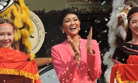 Hoa hậu Hoàn vũ H'hen Niê tham dự và cắt băng khai trương đường sách Buôn Ma Thuột