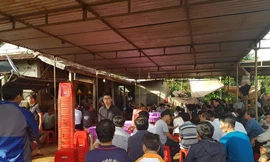 Ngươi nhà đang tổ chức tang lễ cho anh H