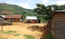 Nhiều người Mông sống bên trong ổ dịch xã Quảng Hòa