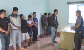 Nhóm thanh niên trong đường dây cá độ bóng đá qua mạng tại cơ quan điều tra