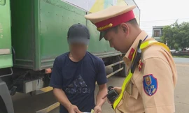 Tài xế Lập khi bị kiểm tra