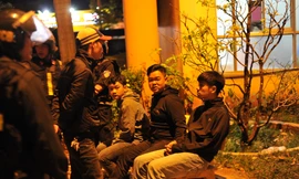 Nhóm học sinh chuẩn bị hỗn chiến thì bị ngăn chặn