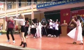 Khung cảnh "quẩy lên nào" tại buổi lễ khai giảng trường THPT Y út (ảnh cắt từ clip)