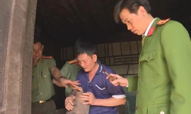 Công an tiến hành khám xét nhà ở của Phan Văn Tuấn