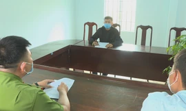 Nguyễn Hữu Quyết tại cơ quan công an