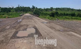 Đường Trường Sơn Đông đoạn qua huyện M'đrắk liên tiêp hư hỏng nặng