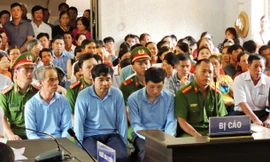 Các bị cáo nghe tòa tuyên án