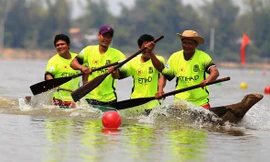 Giải đua thuyền độc mộc hồ Lắk