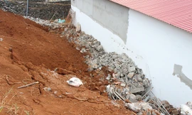 Hiện trường vụ sập bờ kè