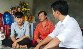 Anh Tuấn vẫn còn bàng hoàng khi mẹ em bị tử vong do tai nạn giao thông