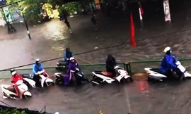 Đường phố Thái Bình ngập sâu trong nước - Ảnh: Hoàng Long