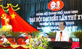 Ông Nguyyễn Anh Tuấn được đại hội bầu tiếp tục giữ chức Bí thư Bí thư Thành uỷ Nam Định nhiệm kỳ 2020-2025. Ảnh: Hoàng Long