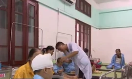 2 cháu nhỏ bị bố đánh vẫn đang được điều trj tại Bệnh viện Đa khoa tỉnh Thái Bình - Ảnh: Hoàng Long