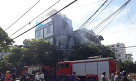 Vụ cháy xảy ra ngay trung tâm thành phố Thái Bình - Ảnh: Hoàng Long