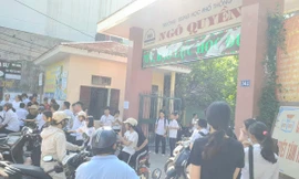 Thí sinh đến nhận phòng, nghe quy chế dự thi lớp 10 công lập tại Nam Định - Ảnh: Hoàng Long