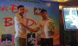 Chậu lan chục tỷ đồng được chuyển giao cho chủ mới - Ảnh: Hoàng Long