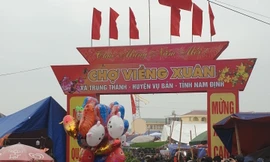 hàng vạn người dổ về dự phiên chợ Viềng "năm có một phiên" tại Nam Định - Ảnh: Hoàng Long