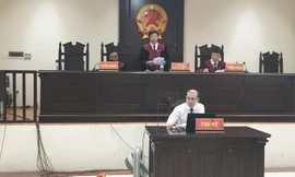 HĐXX phúc thẩm tuyên án vụ phúc thẩm đối với vợ chồng Lẫm, Quyết. Ảnh: Hoàng Long