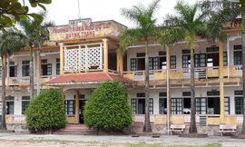 Trường tiểu học và THCS Quỳnh Trang, nơi có thày giáo bị tố "gạ tình" học sinh cũ - Ảnh: Hoàng Long